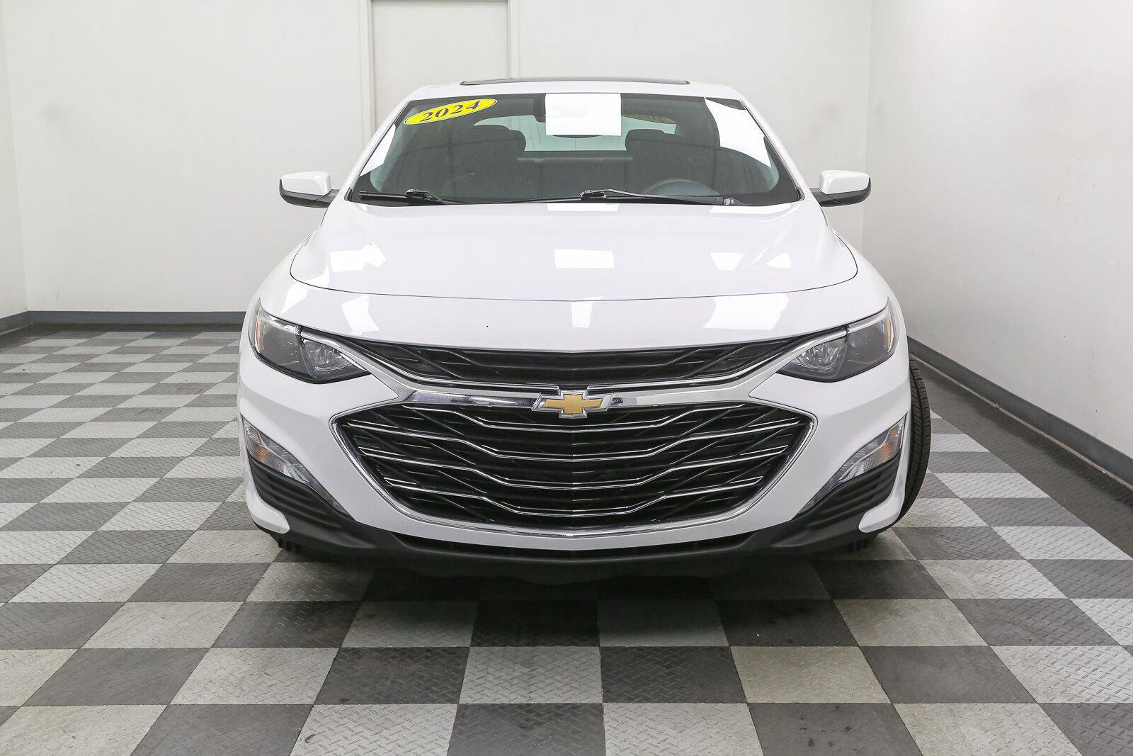 Used 2024 Chevrolet Malibu LT FWD image 3