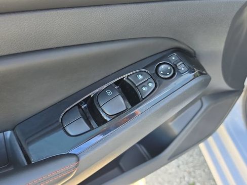 Certified 2025 Nissan Altima 2.5 SR FWD image 18