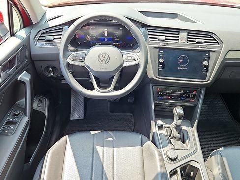 Certified 2024 Volkswagen Tiguan SE AWD/4WD image 10