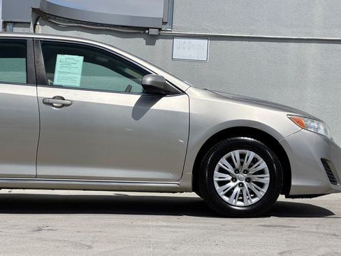 Used 2014 Toyota Camry LE FWD image 32