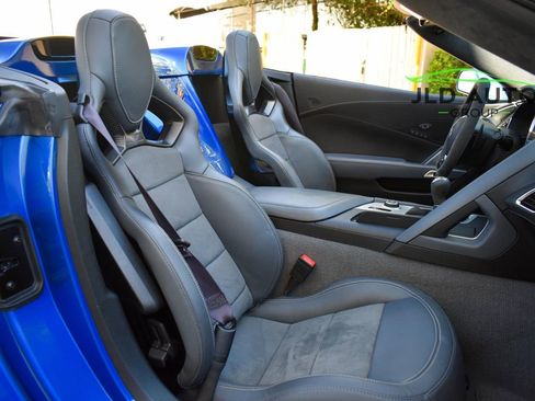 Used 2015 Chevrolet Corvette Z06 w/ 3LZ Preferred Equipment Group RWD image 16