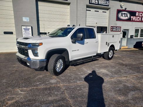 Used 2022 Chevrolet Silverado 2500 LT w/ Convenience Package image 2