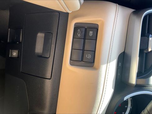 Used 2023 Toyota Highlander XLE FWD image 34