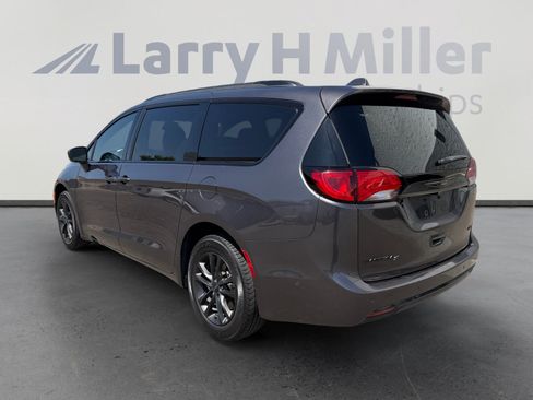 Used 2020 Chrysler Pacifica Touring-L w/ Advanced Safetytec Group AWD/4WD image 3