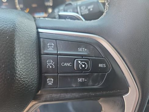 Used 2024 Jeep Grand Cherokee Laredo RWD image 21