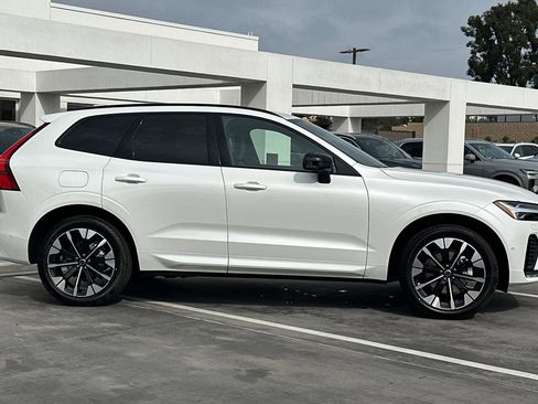 New 2026 Volvo XC60 B5 Plus w/ Climate Package image 4