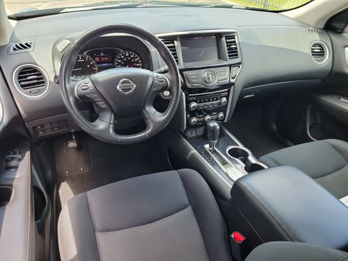 Used 2019 Nissan Pathfinder SV FWD image 16