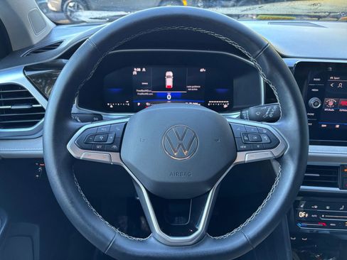Used 2025 Volkswagen Taos SE image 34