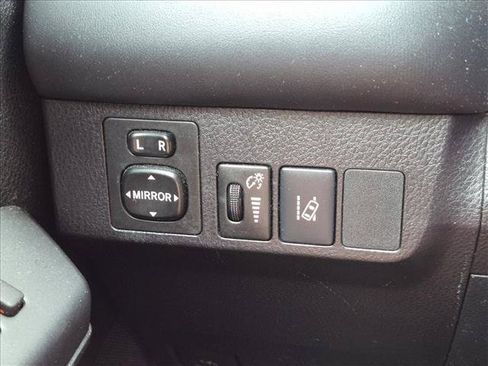 Used 2017 Toyota RAV4 XLE FWD image 10