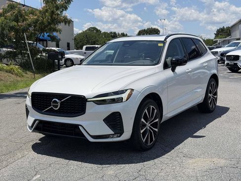 Used 2024 Volvo XC60 B5 Plus AWD/4WD image 23