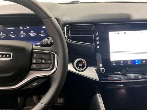 Used 2024 Jeep Wagoneer Series II image 12