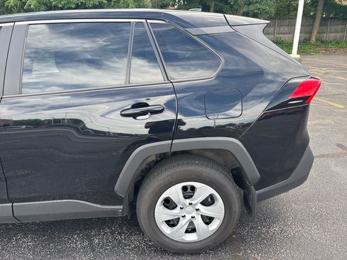 Used 2024 Toyota RAV4 LE AWD/4WD image 4