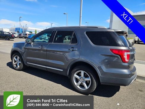 Used 2016 Ford Explorer XLT w/ Equipment Group 202A AWD/4WD image 9