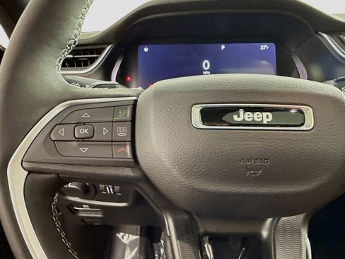 New 2025 Jeep Grand Cherokee Altitude image 30