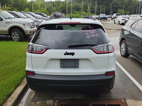 Used 2021 Jeep Cherokee Latitude Plus FWD image 6