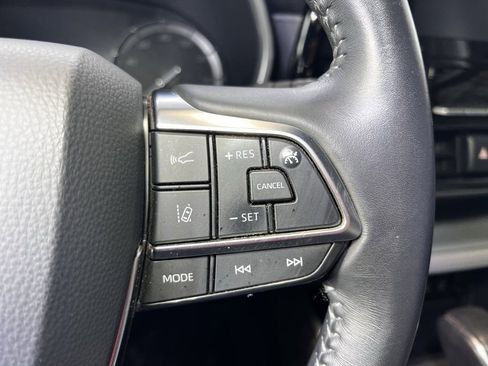 Certified 2021 Toyota Highlander XLE image 24