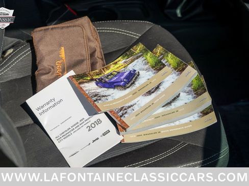 Used 2018 Jeep Wrangler Unlimited Sahara w/ Dual Top Group AWD/4WD image 4