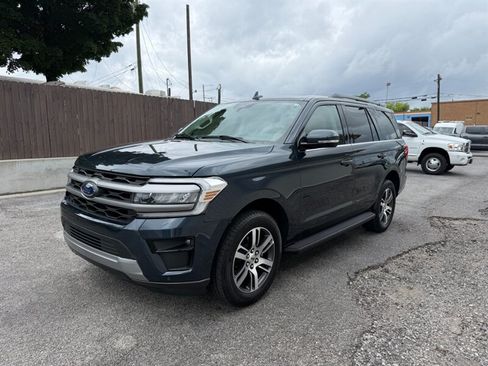 Used 2024 Ford Expedition XLT RWD image 5