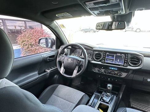 Used 2022 Toyota Tacoma TRD Off-Road w/ Technology Package AWD/4WD image 29
