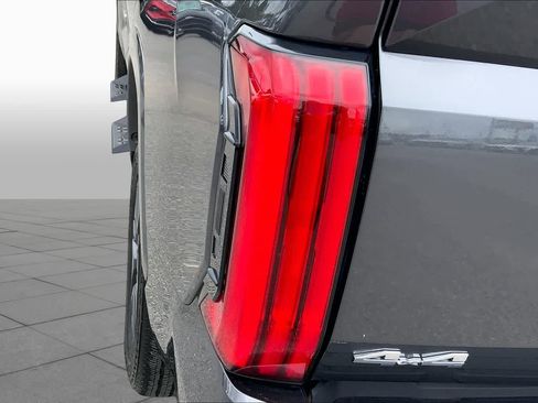 Used 2025 Toyota Tundra Limited AWD/4WD image 28