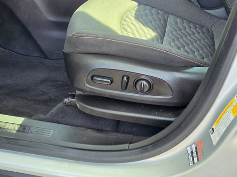 Used 2021 Chevrolet Equinox LT FWD image 21