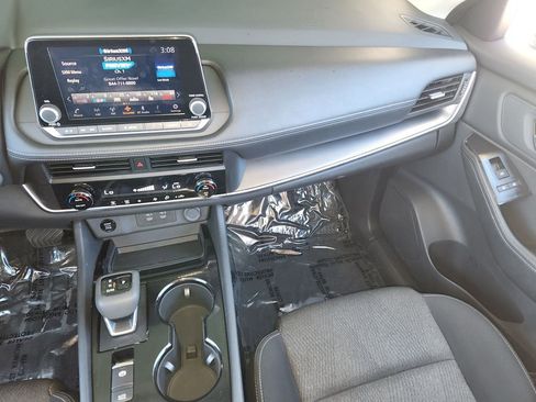 Used 2025 Nissan Rogue SV image 16