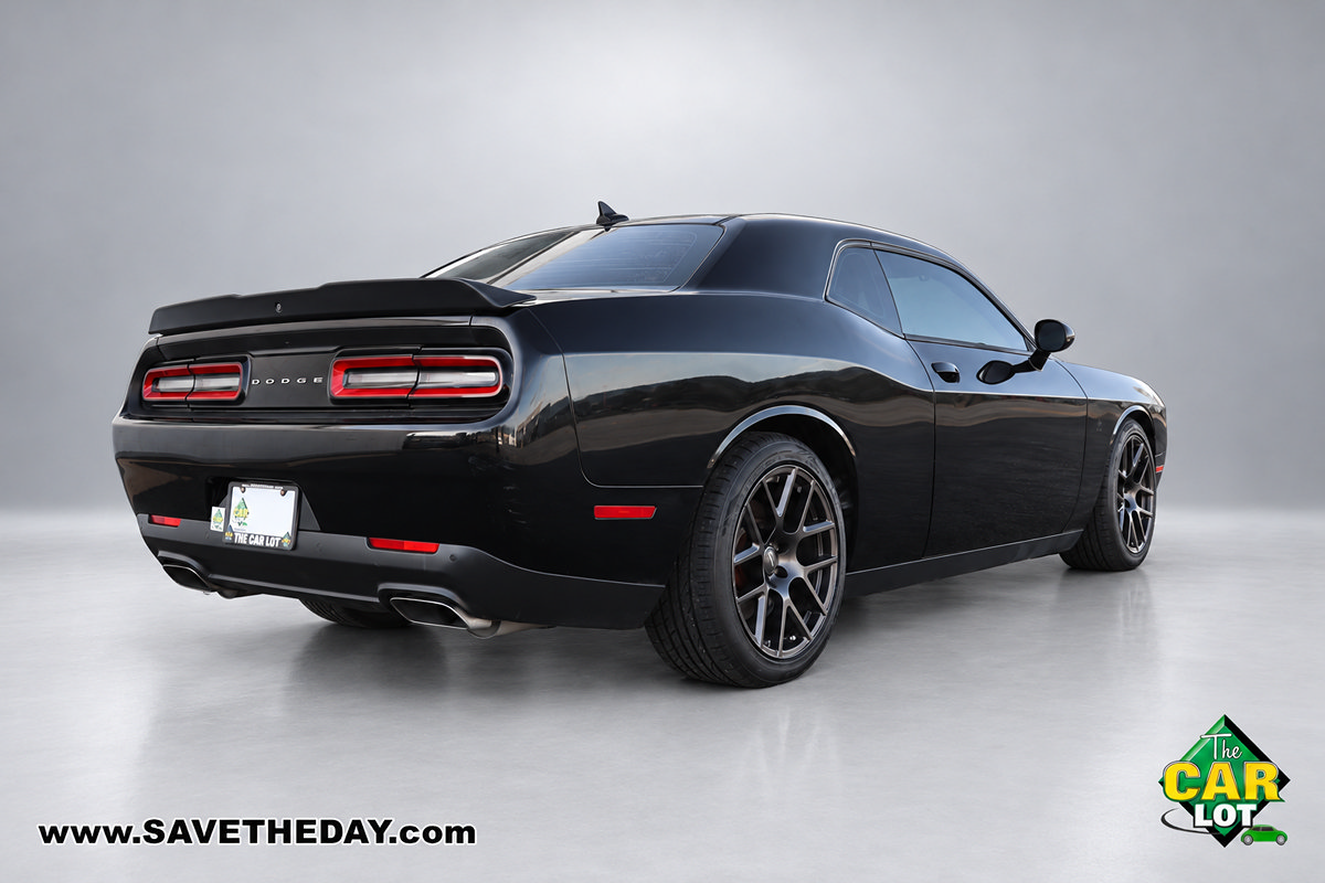 Used 2016 Dodge Challenger R/T Scat Pack w/ Leather Interior Group RWD image 8