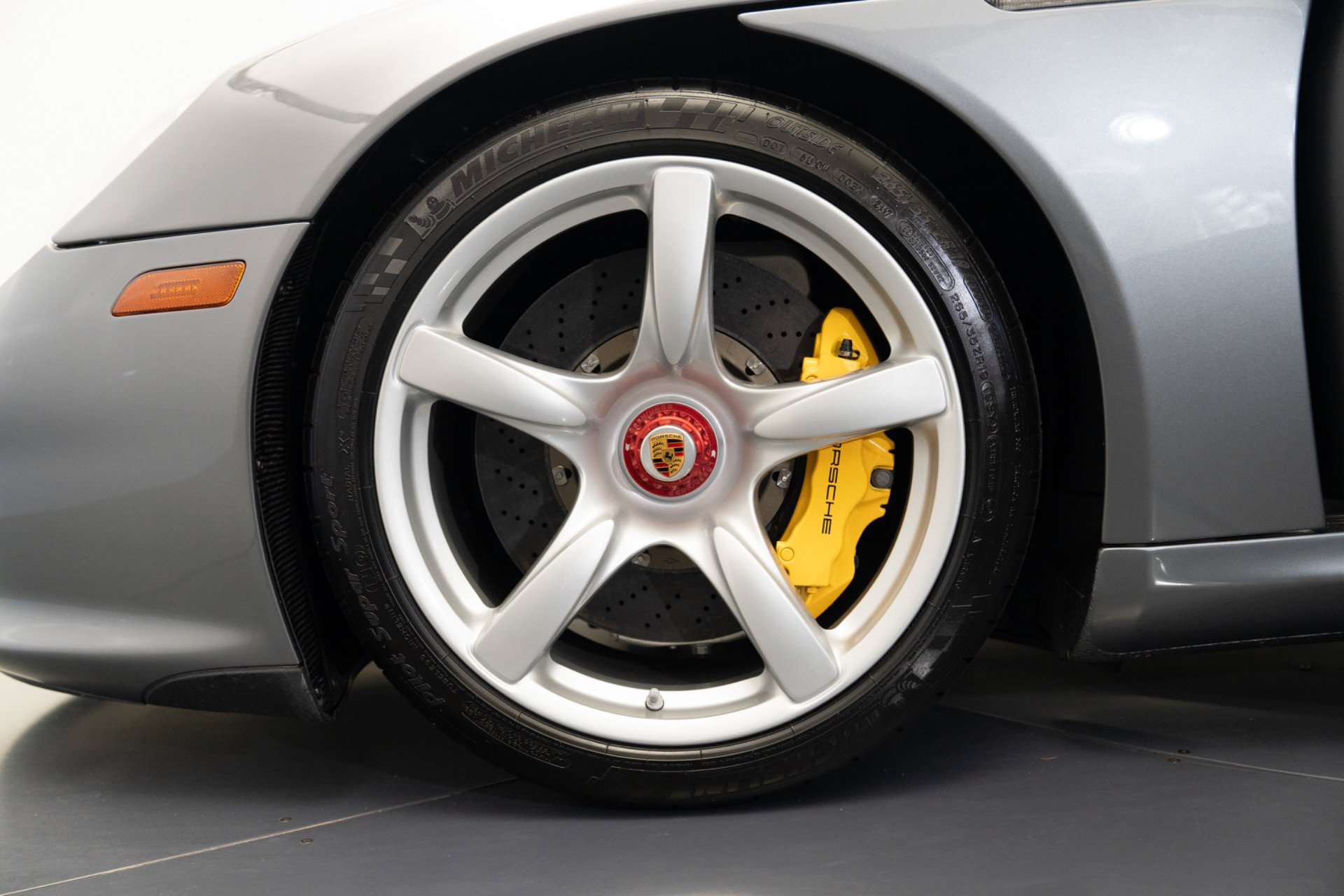 Used 2004 Porsche Carrera GT RWD image 12