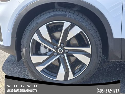 Certified 2024 Volvo XC40 B5 Ultimate w/ Protection Package Premier AWD/4WD image 9