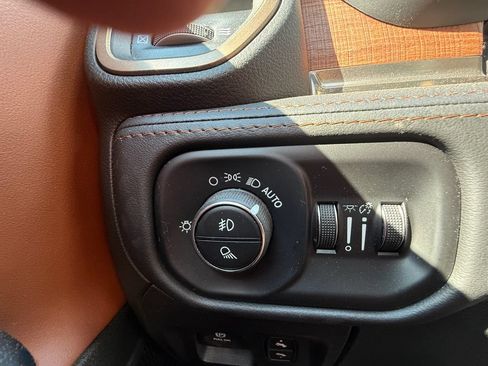 Used 2022 RAM 1500 Limited AWD/4WD image 19