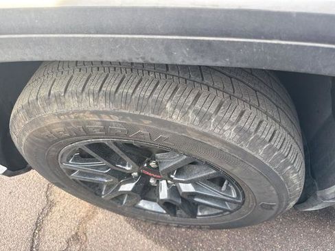 Used 2025 GMC Sierra 1500 Elevation image 9