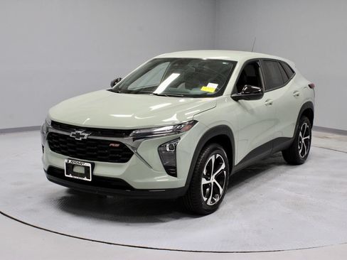 Used 2024 Chevrolet Trax RS w/ Driver Confidence Package FWD image 8