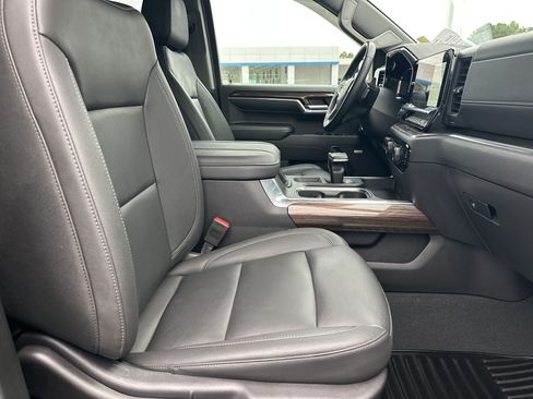 Used 2024 Chevrolet Silverado 1500 LT Trail Boss w/ Convenience Package II AWD/4WD image 14