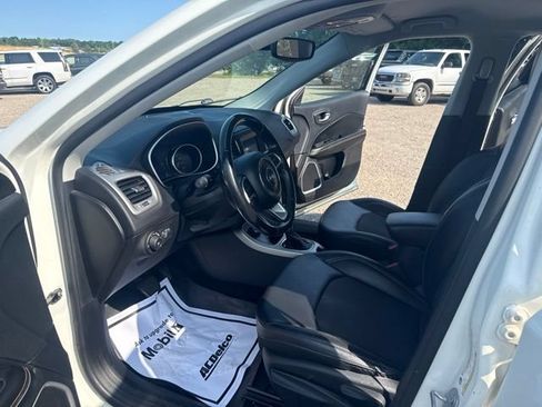 Used 2019 Jeep Compass Latitude AWD/4WD image 16