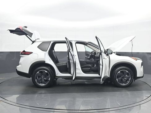 Used 2024 Nissan Rogue SV AWD/4WD image 37