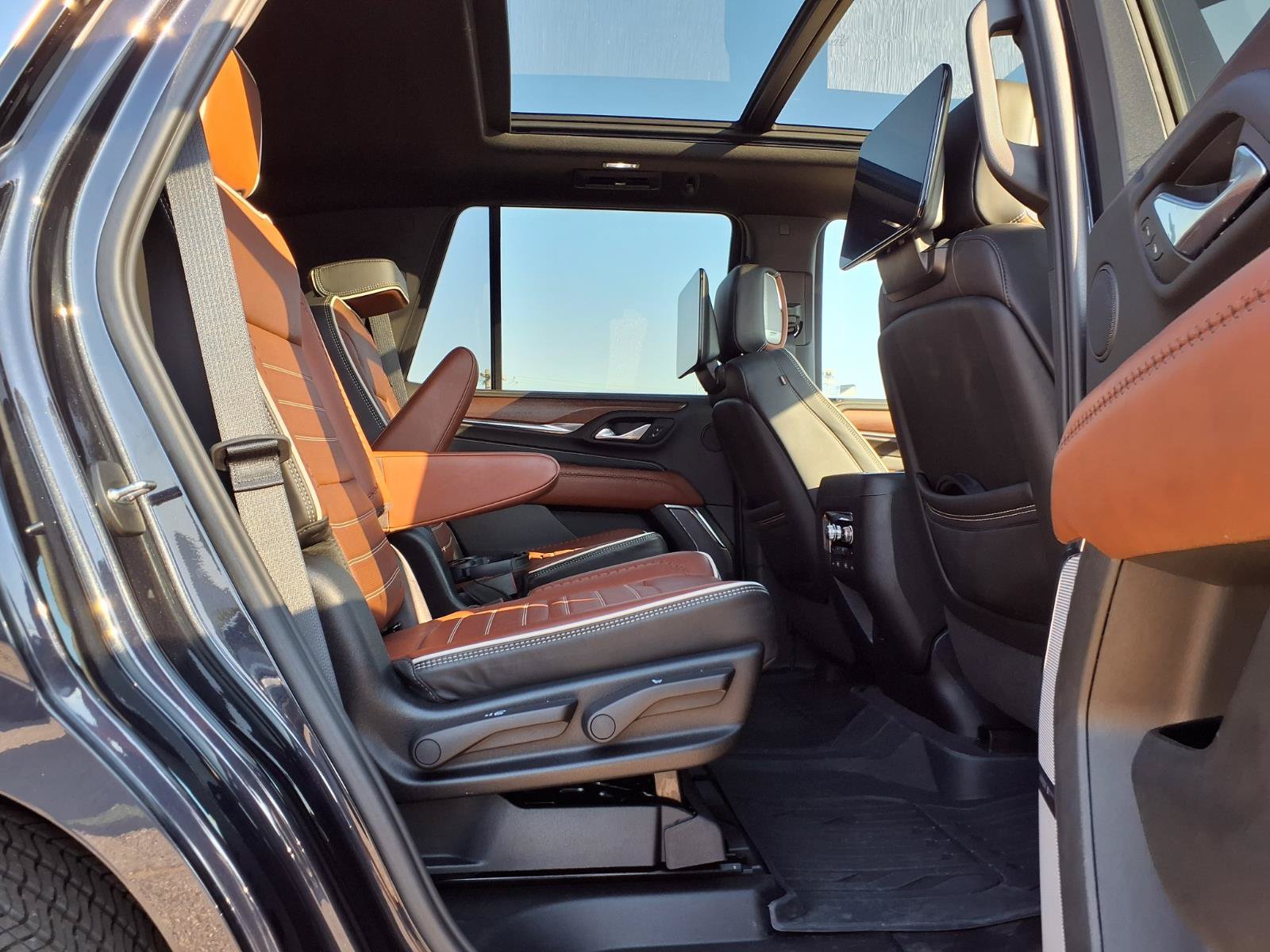 Used 2024 GMC Yukon Denali Ultimate AWD/4WD image 35