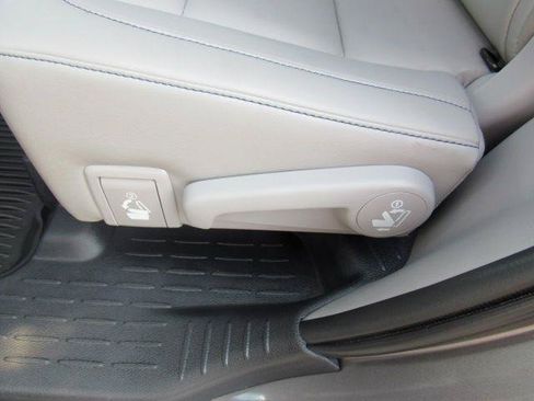 Used 2019 Toyota Highlander XLE AWD/4WD image 48