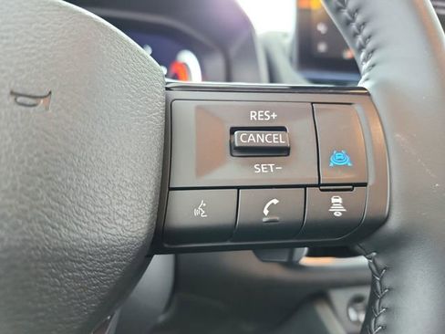 Used 2025 Nissan Rogue SL AWD/4WD image 23