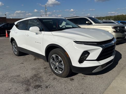 Used 2023 Chevrolet Blazer LT image 3