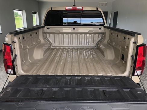 Used 2023 Chevrolet Colorado Trail Boss w/ Technology Package AWD/4WD image 9