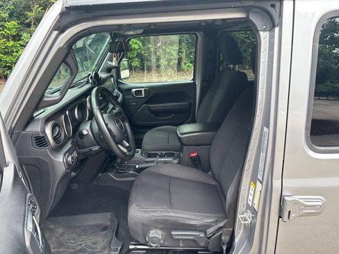 Used 2018 Jeep Wrangler Unlimited Sport S AWD/4WD image 4