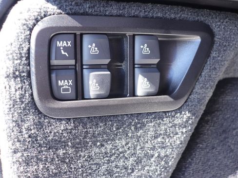 Used 2025 BMW X7 M60i image 19