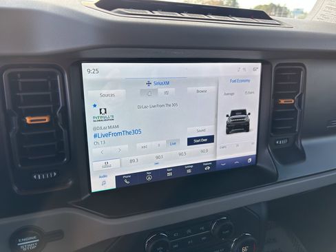 Used 2023 Ford Bronco Badlands image 29