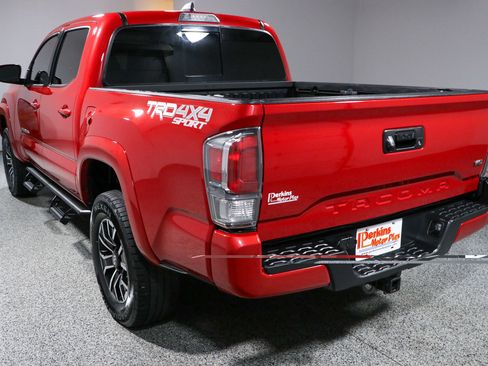 Used 2020 Toyota Tacoma TRD Sport AWD/4WD image 9