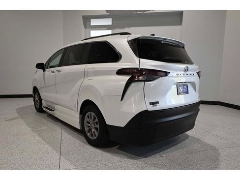 Used 2023 Toyota Sienna XLE w/ XLE Plus Package AWD/4WD image 8