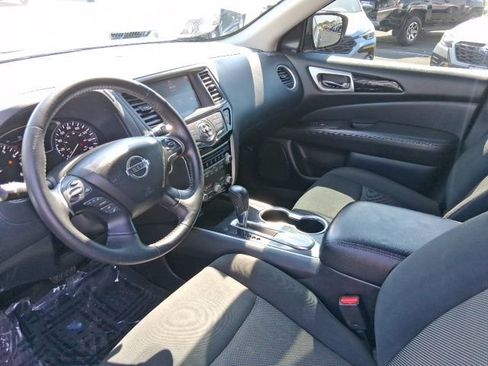 Used 2020 Nissan Pathfinder SV image 16