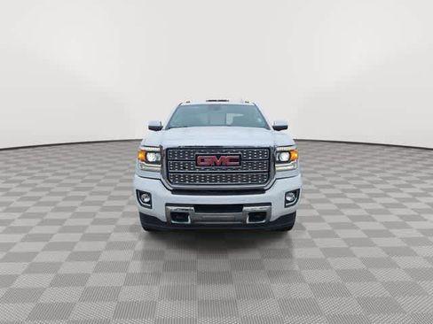 Used 2019 GMC Sierra 2500 Denali w/ Suspension Package, Off-Road AWD/4WD image 6