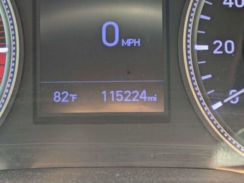 Used 2019 Hyundai Santa Fe SE AWD/4WD image 30