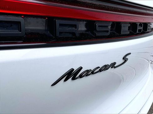 Certified 2023 Porsche Macan S AWD/4WD image 32