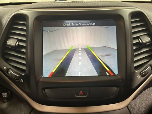 Used 2017 Jeep Cherokee Limited AWD/4WD image 15